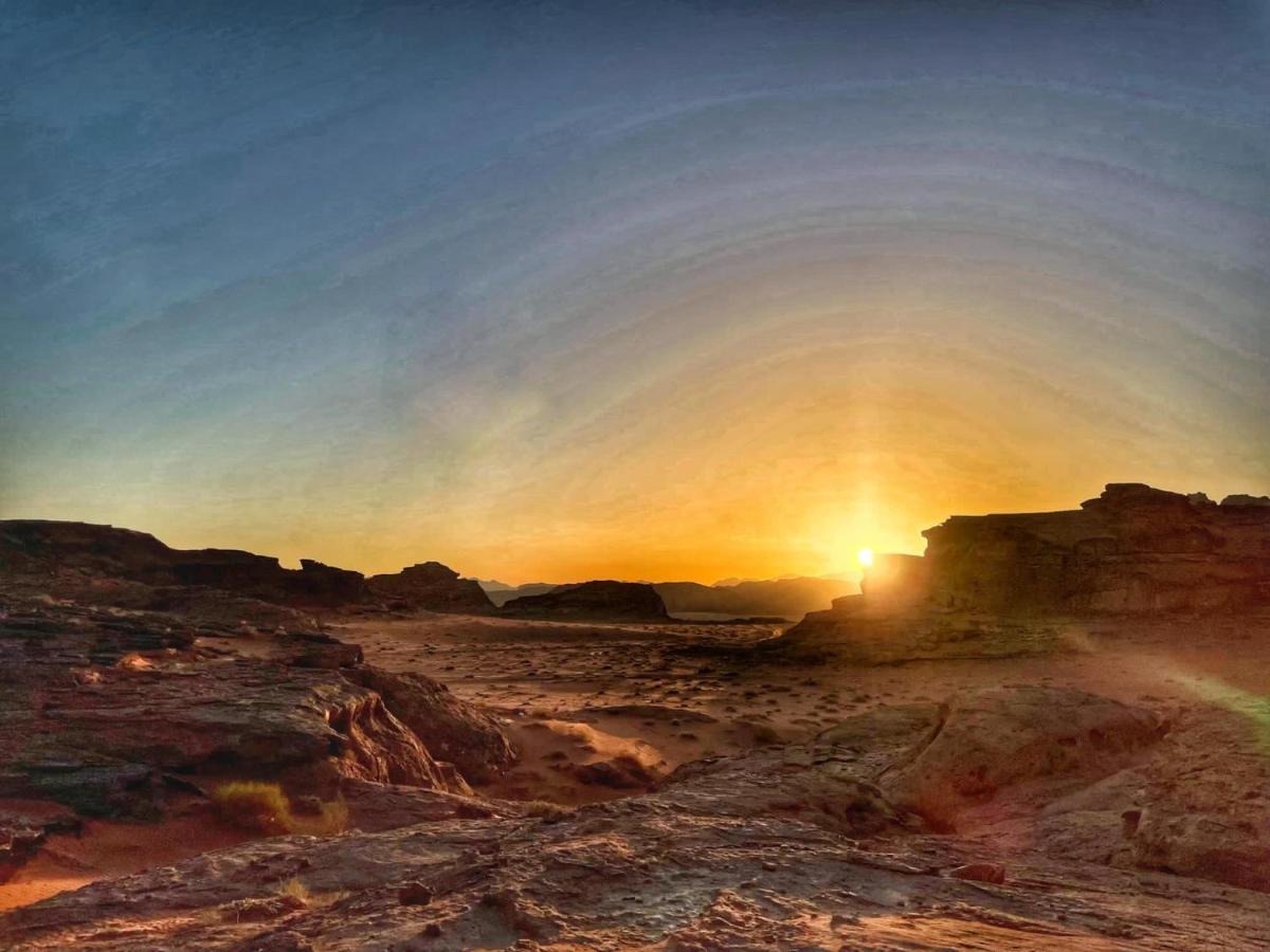 Wadi Rum Bedouin Tour With A Camp Exterior foto