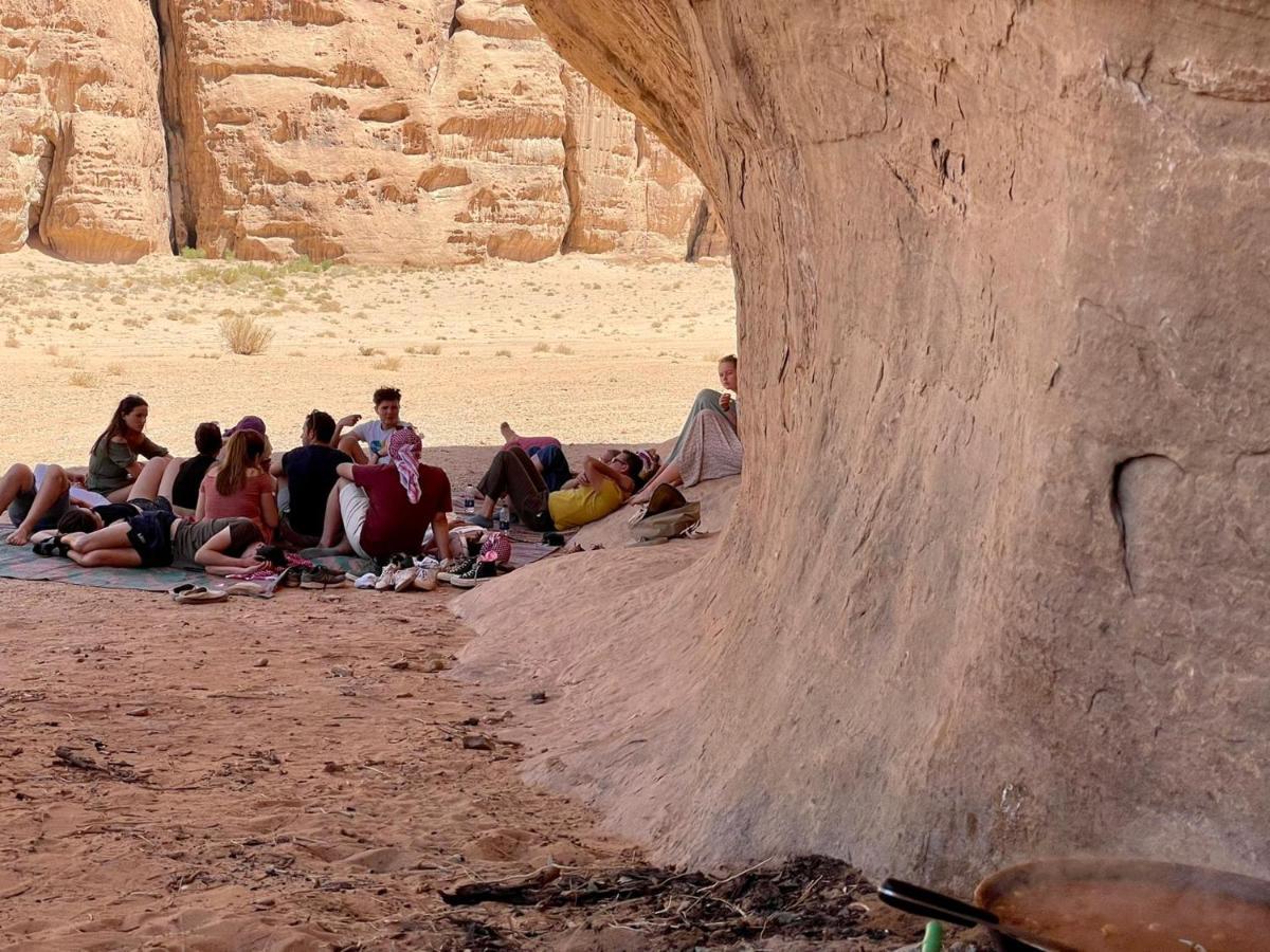 Wadi Rum Bedouin Tour With A Camp Exterior foto