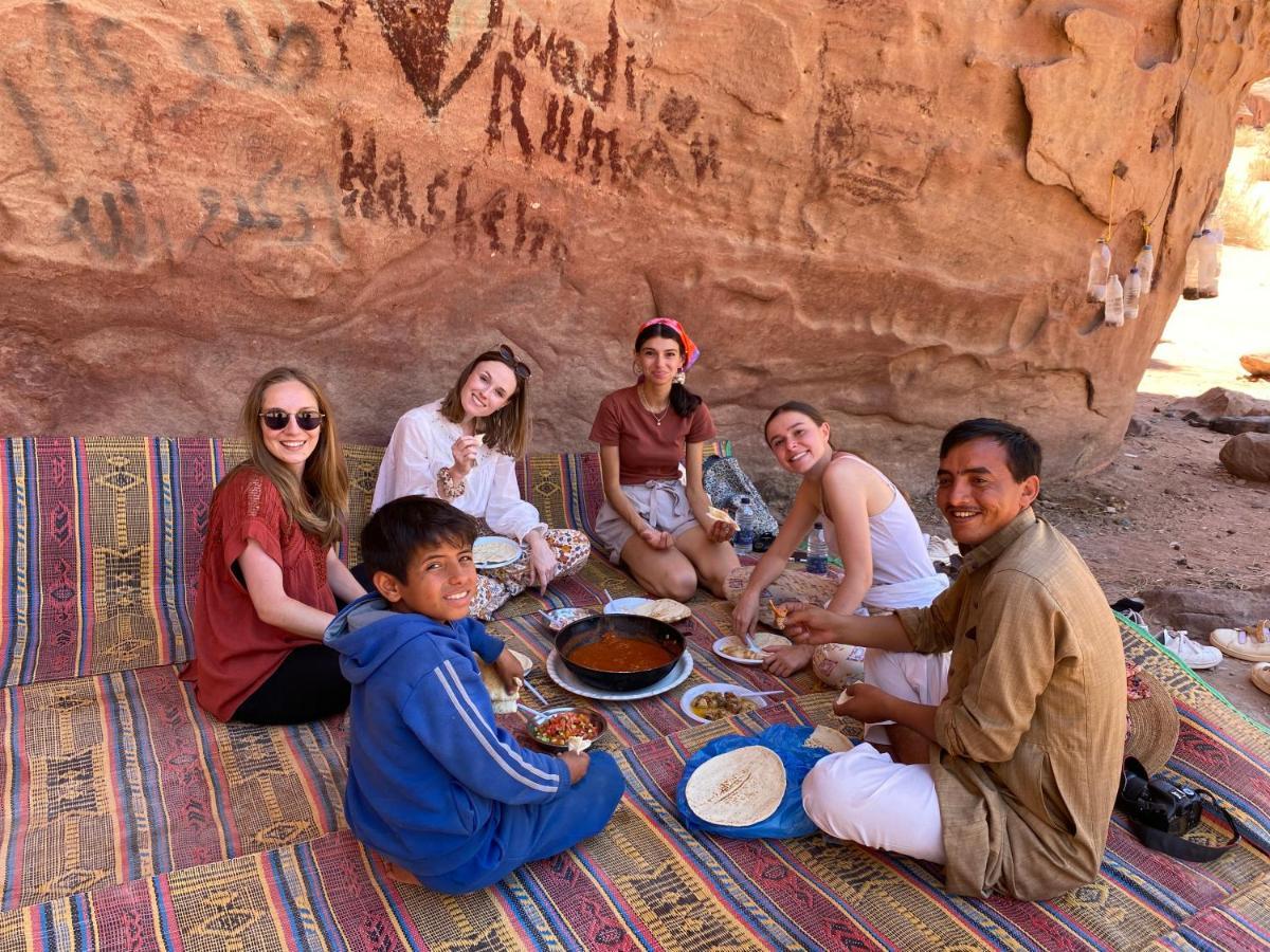 Wadi Rum Bedouin Tour With A Camp Exterior foto