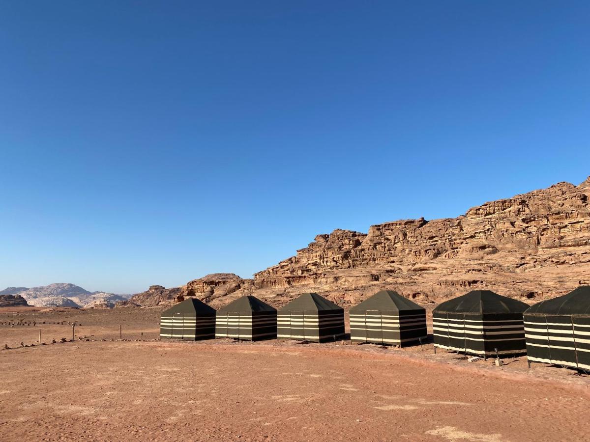 Wadi Rum Bedouin Tour With A Camp Exterior foto