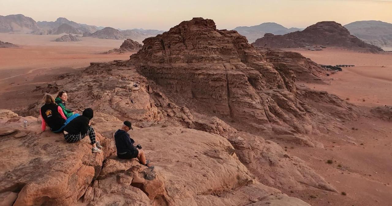 Wadi Rum Bedouin Tour With A Camp Exterior foto