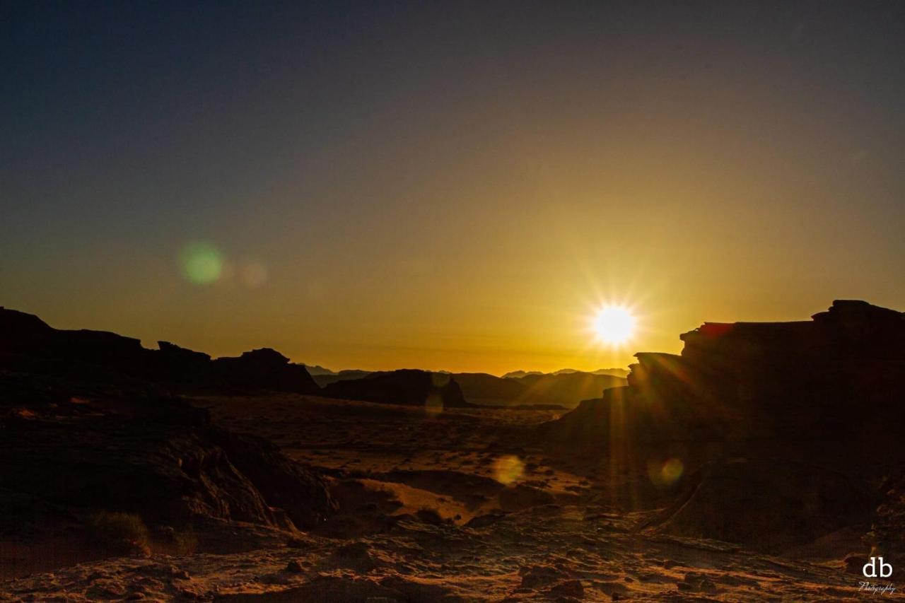 Wadi Rum Bedouin Tour With A Camp Exterior foto