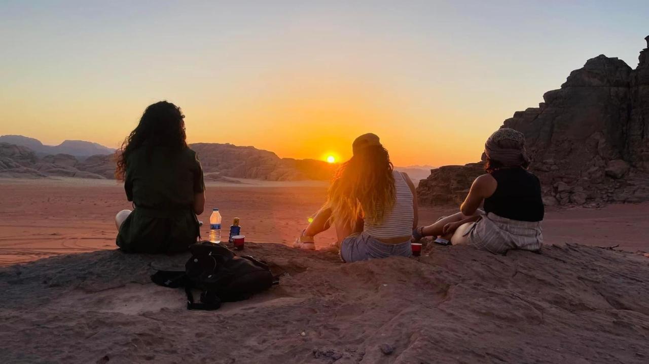 Wadi Rum Bedouin Tour With A Camp Exterior foto