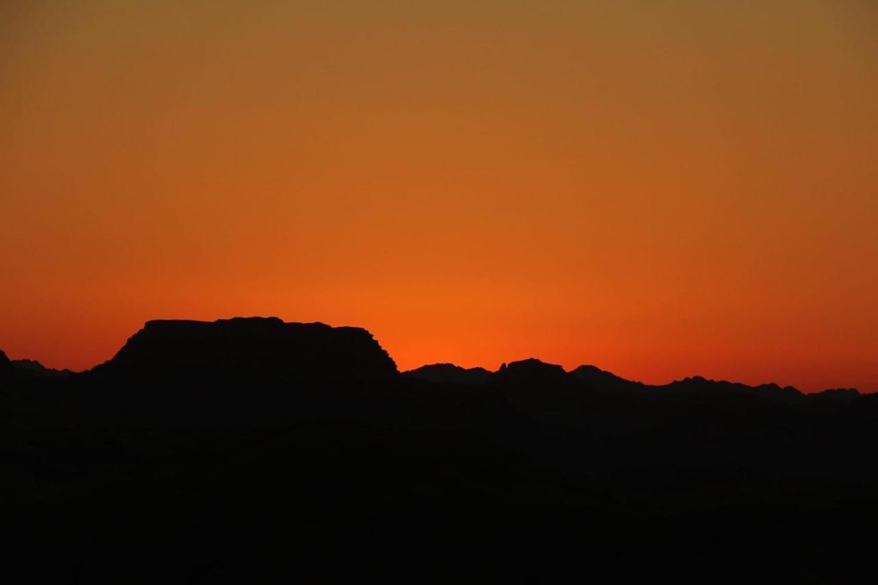 Wadi Rum Bedouin Tour With A Camp Exterior foto