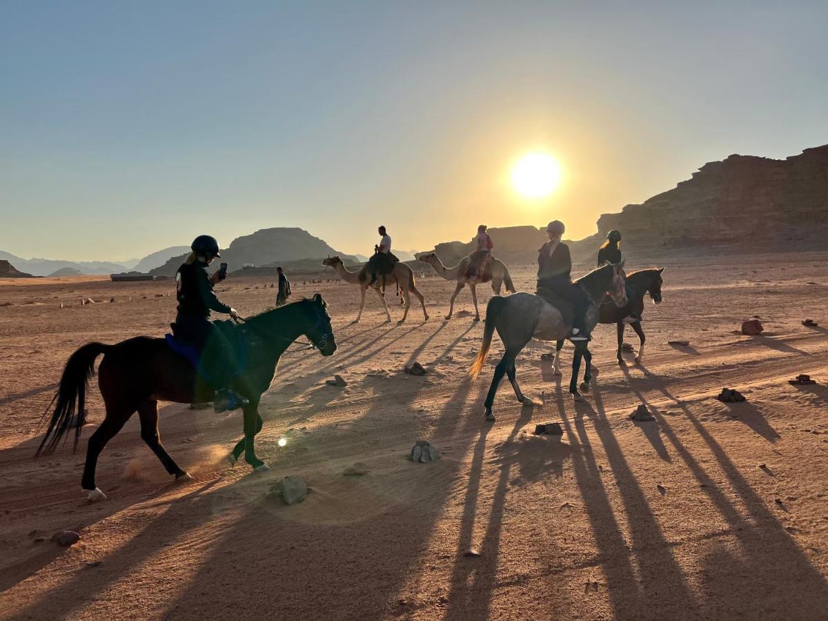 Wadi Rum Bedouin Tour With A Camp Exterior foto
