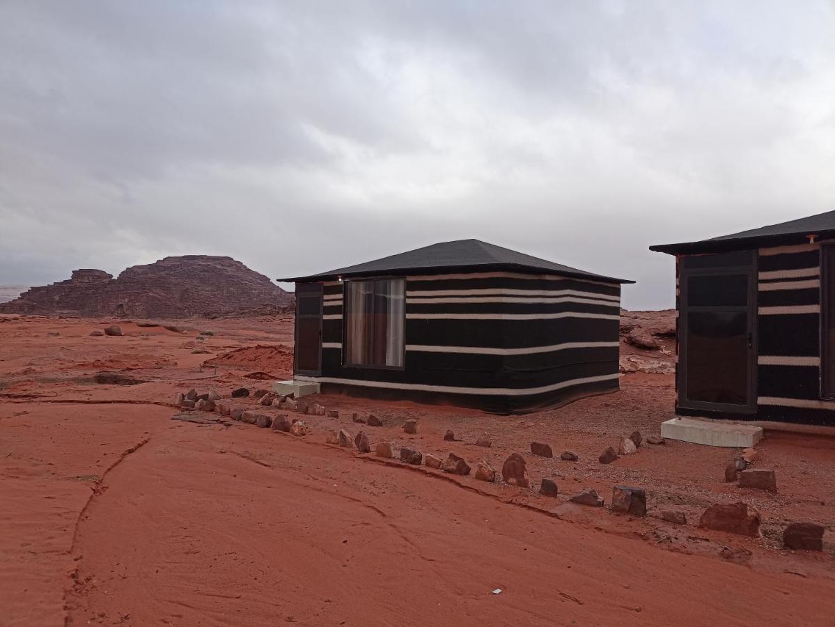 Wadi Rum Bedouin Tour With A Camp Exterior foto
