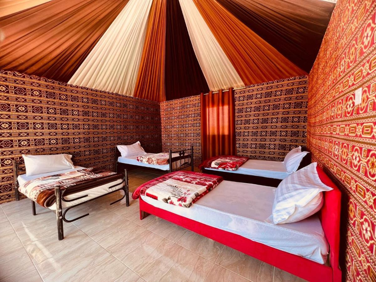 Wadi Rum Bedouin Tour With A Camp Exterior foto