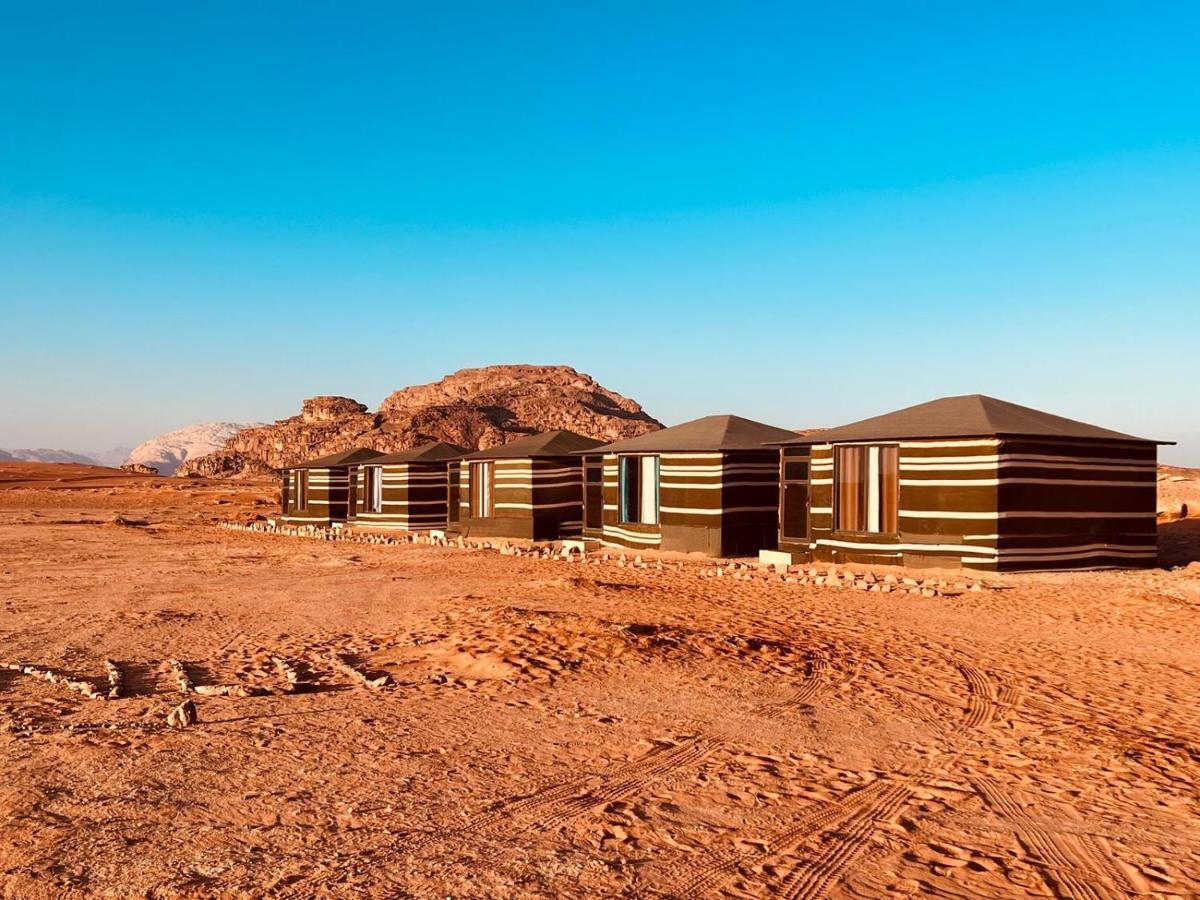Wadi Rum Bedouin Tour With A Camp Exterior foto