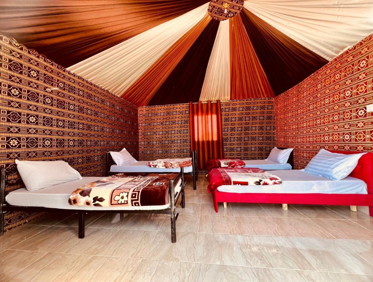 Wadi Rum Bedouin Tour With A Camp Exterior foto